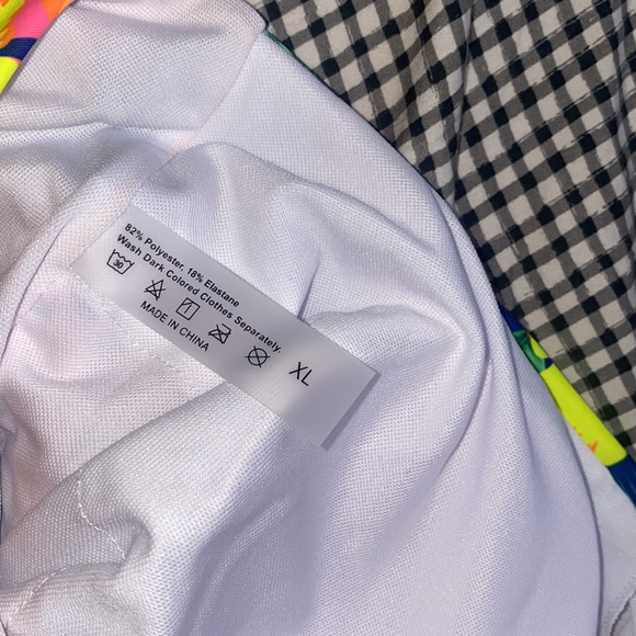 This beautiful bright bathing suit is all yours! Great fit & gives summer feels! - Picture 7 of 7